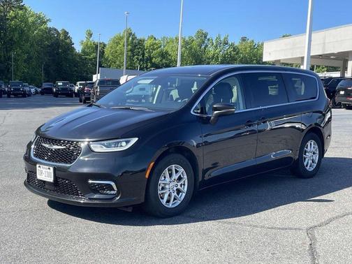 2023 Chrysler Pacifica Touring-L
