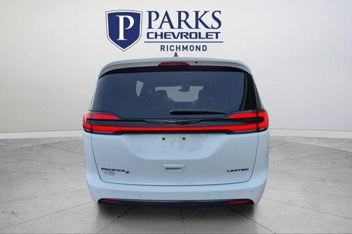 Bright White Clearcoat 2025 Chrysler Pacifica Limited