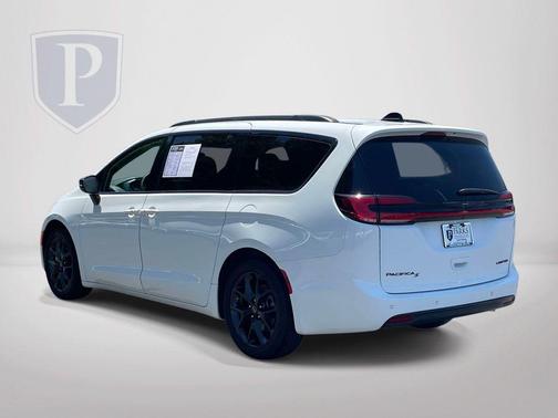 Bright White Clearcoat 2025 Chrysler Pacifica Limited