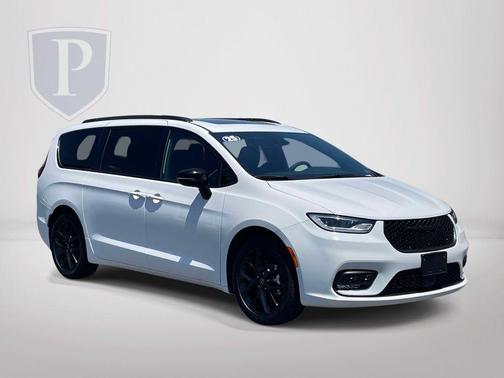 Bright White Clearcoat 2025 Chrysler Pacifica Limited