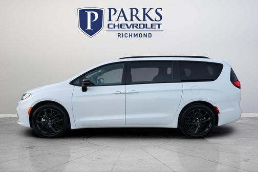 Bright White Clearcoat 2025 Chrysler Pacifica Limited