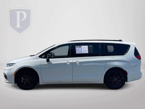 Bright White Clearcoat 2025 Chrysler Pacifica Limited