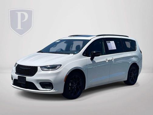 Bright White Clearcoat 2025 Chrysler Pacifica Limited
