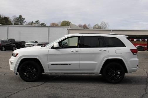 Photo 4 of 30 of 2022 Jeep Grand Cherokee WK Laredo