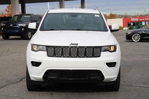 Photo 2 of 30 of 2022 Jeep Grand Cherokee WK Laredo