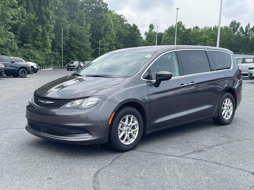 2023 Chrysler Voyager LX