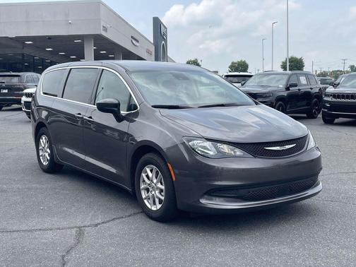 2023 Chrysler Voyager LX