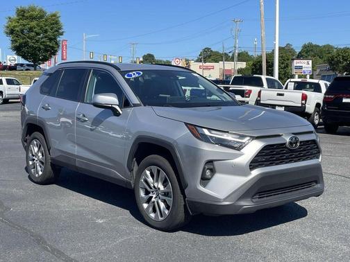 2022 Toyota RAV4 XLE Premium