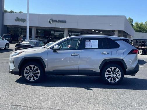 2022 Toyota RAV4 XLE Premium