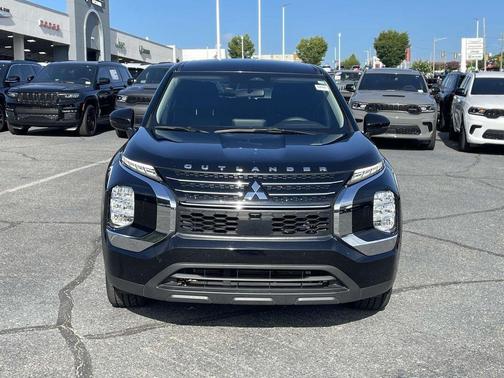 2022 Mitsubishi Outlander ES