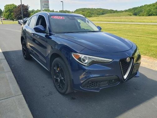 Photo 3 of 27 of 2018 Alfa Romeo Stelvio Base