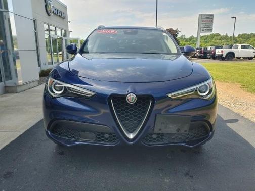 Photo 2 of 27 of 2018 Alfa Romeo Stelvio Base