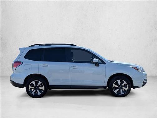 Crystal White Pearl 2017 Subaru Forester 2.5i Premium
