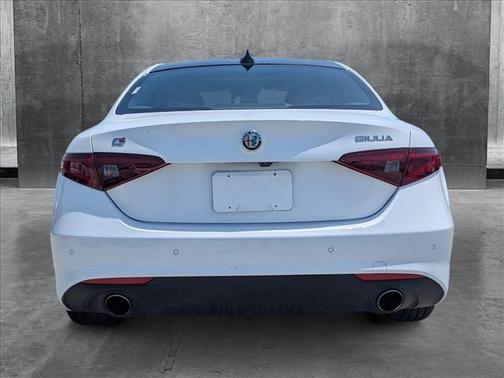 2017 Alfa Romeo Giulia Base