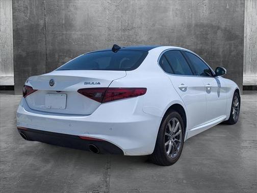 2017 Alfa Romeo Giulia Base