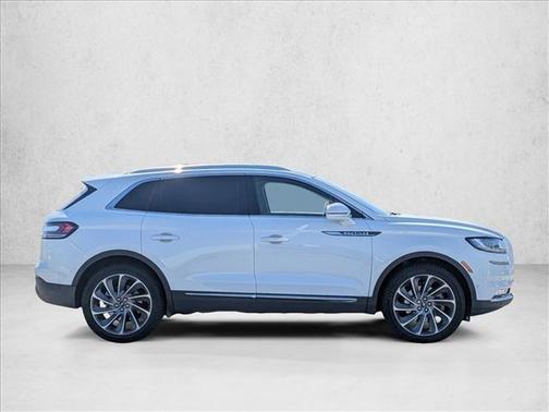 Pristine White Metallic Tri-Coat 2022 Lincoln Nautilus Reserve