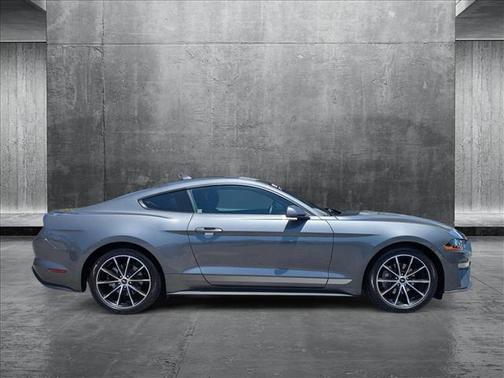 2021 Ford Mustang EcoBoost