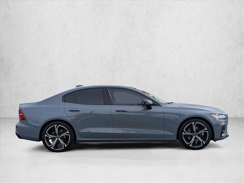 2024 Volvo S60 B5 Plus Dark Theme