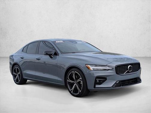 2024 Volvo S60 B5 Plus Dark Theme