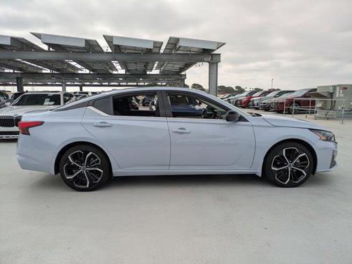 2023 Nissan Altima SR FWD