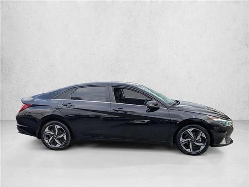 2022 Hyundai ELANTRA Limited