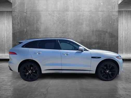 2017 Jaguar F-PACE 35t R-Sport
