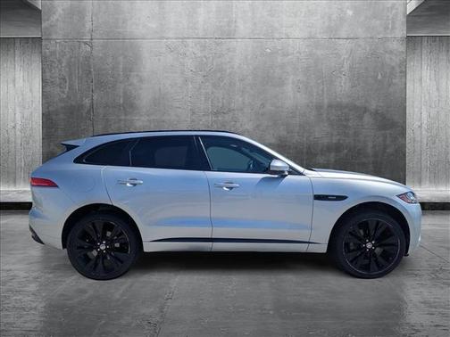 2017 Jaguar F-PACE 35t R-Sport