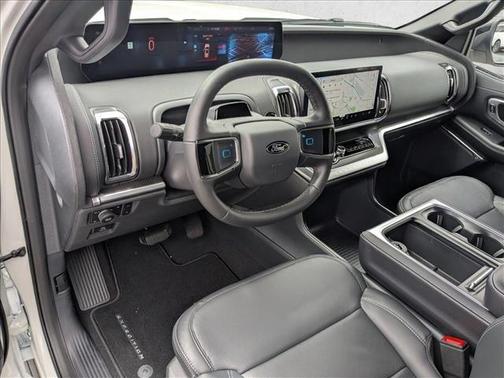 Star White Metallic Tri-Coat 2026 Ford Expedition Max Platinum