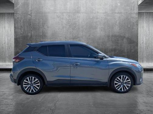 2022 Nissan Kicks SV