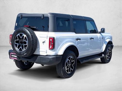 Oxford White 2026 Ford Bronco Outer Banks