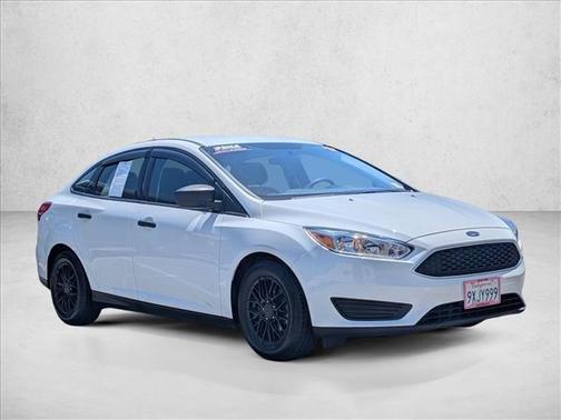 Oxford White 2017 Ford Focus SE