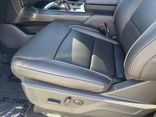 Star White Metallic Tri-Coat 2026 Ford F-150 Lariat