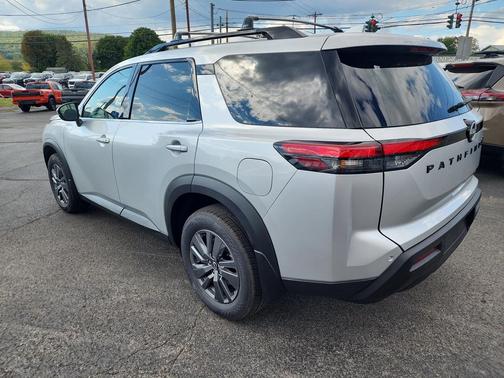 2025 Nissan Pathfinder SV 4WD