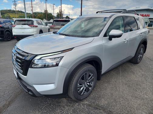 2025 Nissan Pathfinder SV 4WD