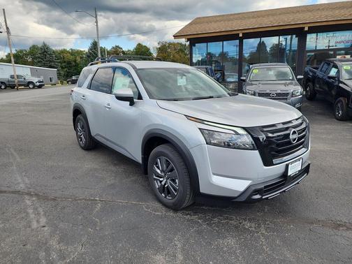 2025 Nissan Pathfinder SV 4WD