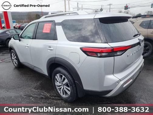 2022 Nissan Pathfinder SL 4WD