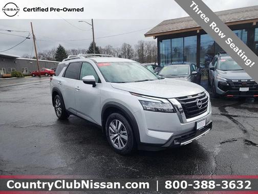2022 Nissan Pathfinder SL 4WD