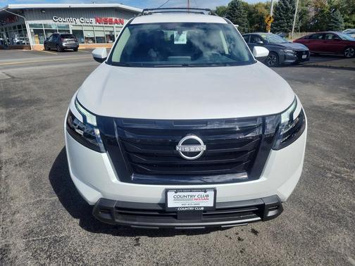 2025 Nissan Pathfinder SV 4WD