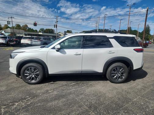 2025 Nissan Pathfinder SV 4WD