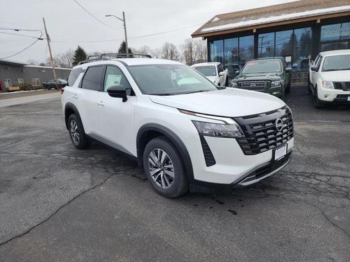 2026 Nissan Pathfinder SL