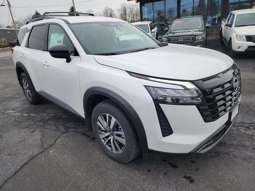 2026 Nissan Pathfinder SL