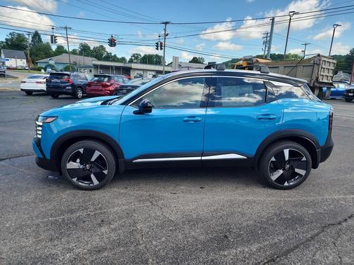 2025 Nissan Kicks SR