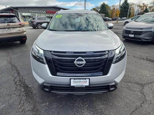 2025 Nissan Pathfinder SV 4WD