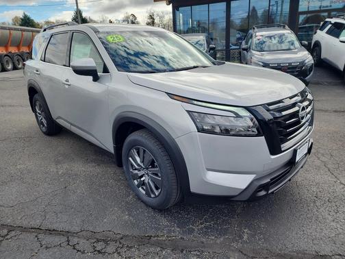 2025 Nissan Pathfinder SV 4WD
