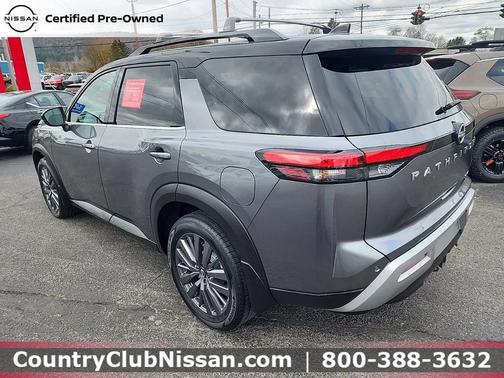 2023 Nissan Pathfinder SL 4WD
