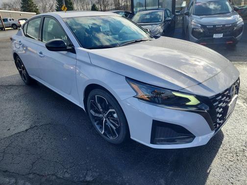 2025 Nissan Altima SR FWD