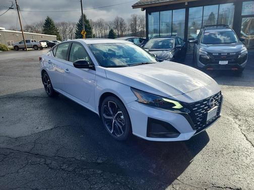 2025 Nissan Altima SR FWD