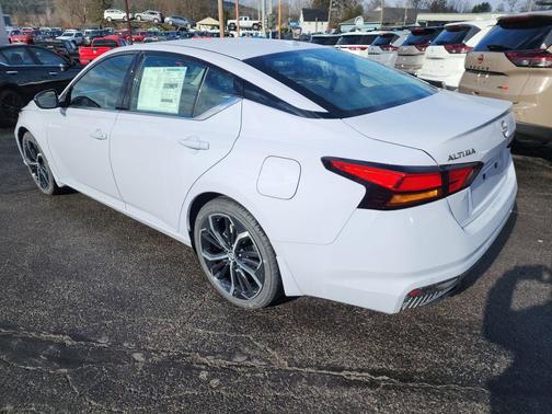 2025 Nissan Altima SR FWD