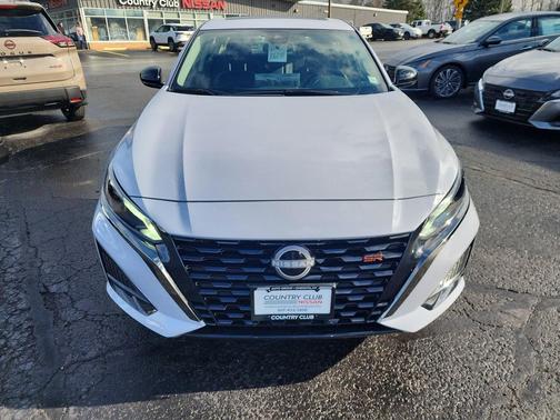 2025 Nissan Altima SR FWD