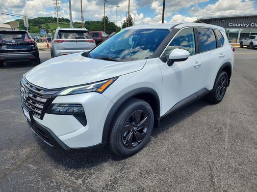 Everest White Pearl Tricoat 2026 Nissan Rogue SV